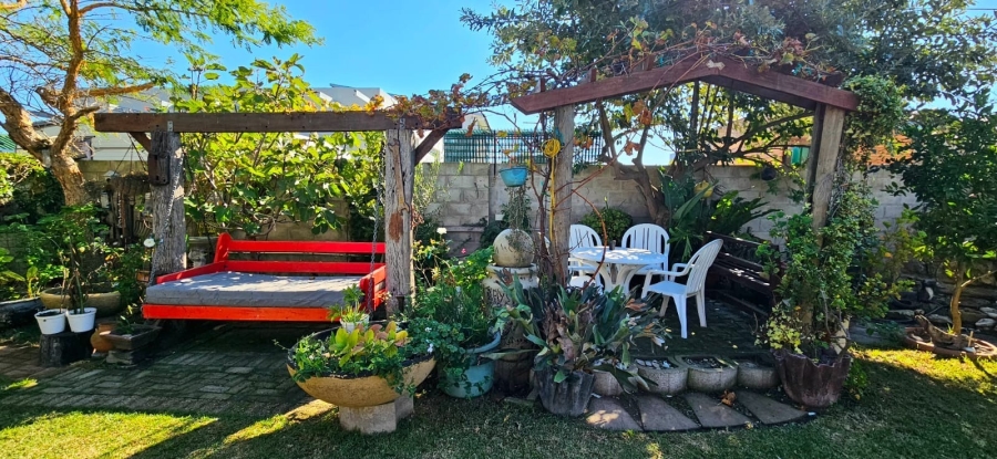 6 Bedroom Property for Sale in Franskraal Western Cape